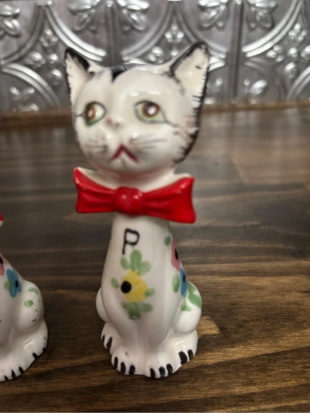 VintageWhite Ceramic Cat Salt & Pepper Shakers with Red Bows made in Japan